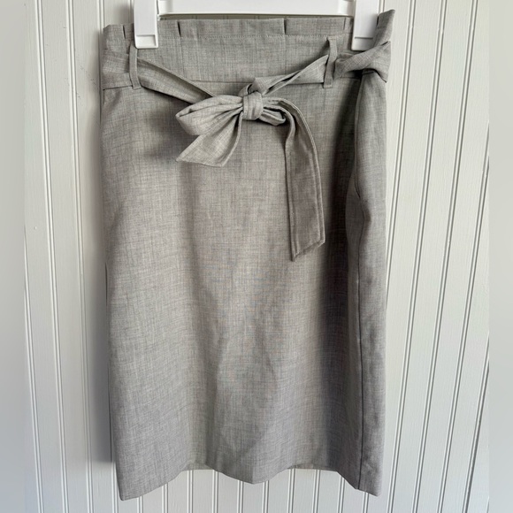 Ann Taylor Dresses & Skirts - Ann Taylor Gray Pencil Skirt with Bow Size 4